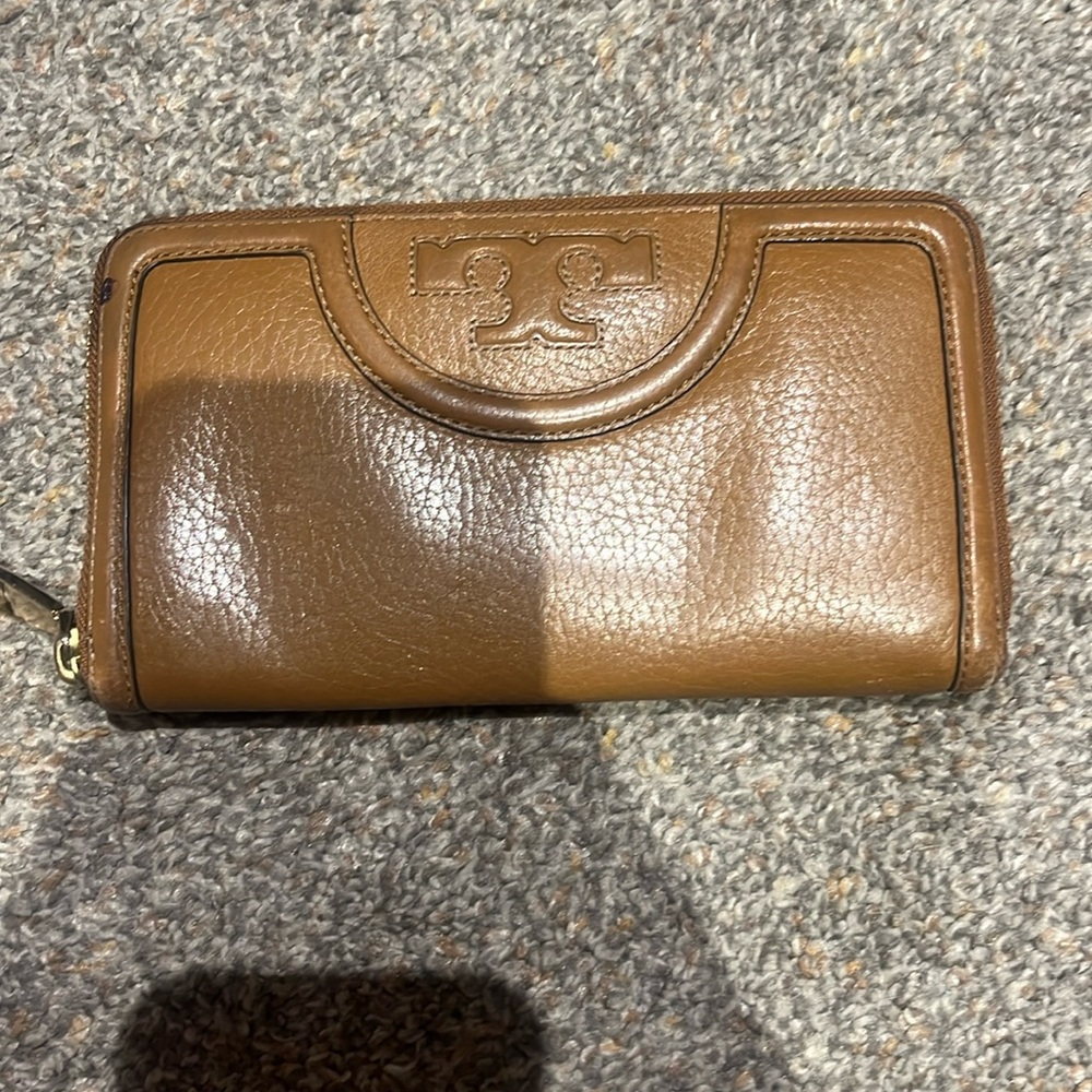 Tori Burch zip around wallet